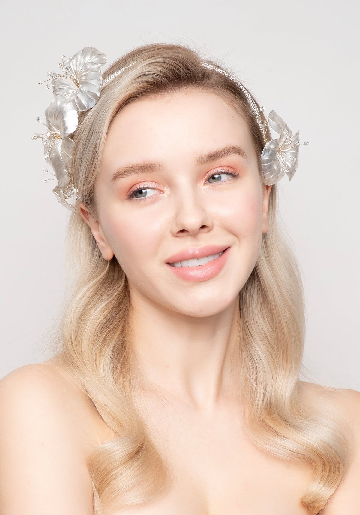 AURA PEARL FLOWER CROWN