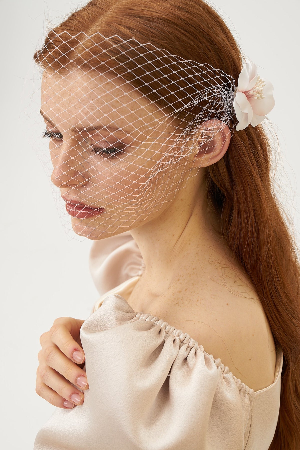 ROMANTIC FLOWERS VEIL HAIR ACCESSORY